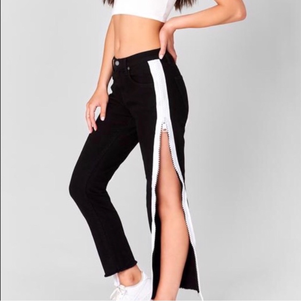 🖤 Black jeans w/white zipper 🖤